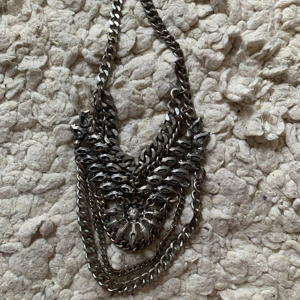 Silver rhinestone chain link adjustable statement necklace costume jewelry - Picture 4 of 6